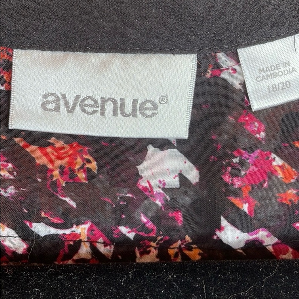 Avenue Semi-Sheer Colorful Tunic with Tab Sleeves. Plus size 18/20. EUC - Picture 5 of 8